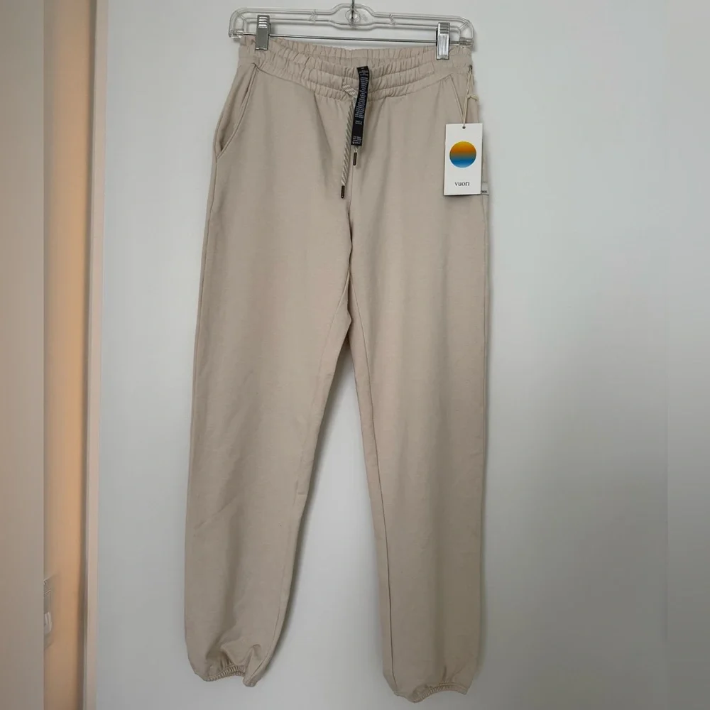 Vuori Granite Performance Jogger
Milkweed Heather - Picture 2 of 5